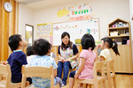 託児所へお子様をお迎えに
